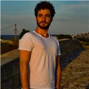 Laureato in giurisprudenza, offre lezioni di diritto per ogni tipo di esigenza e di età